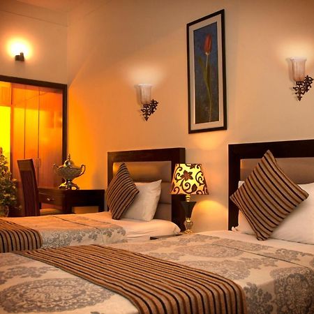 Royal Elegance Hotel ラホール エクステリア 写真