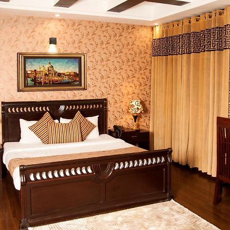 Royal Elegance Hotel ラホール エクステリア 写真