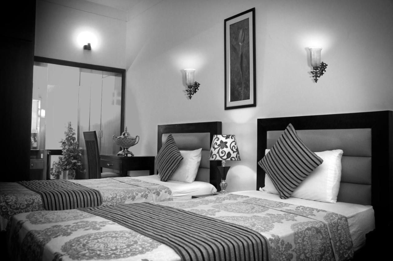 Royal Elegance Hotel ラホール エクステリア 写真