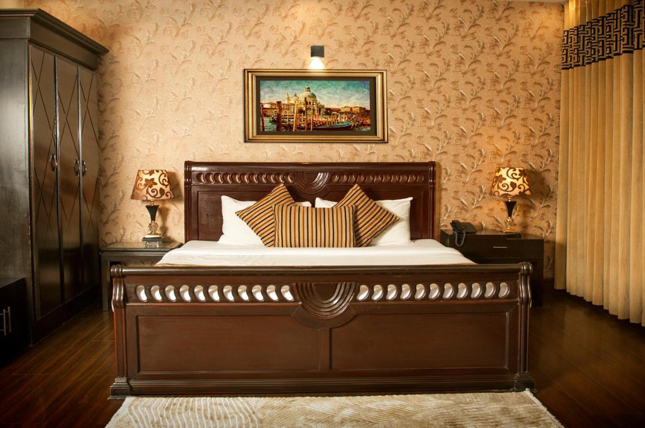 Royal Elegance Hotel ラホール エクステリア 写真