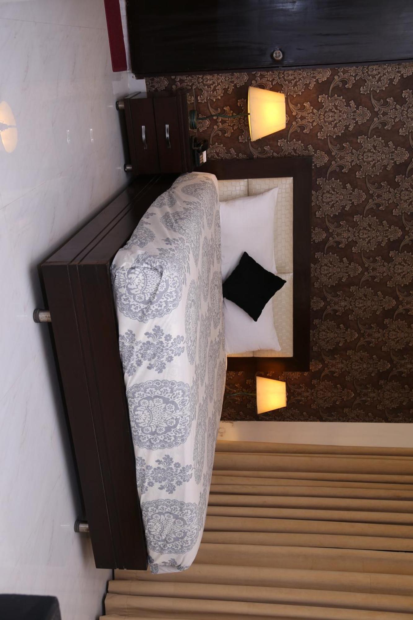 Royal Elegance Hotel ラホール エクステリア 写真