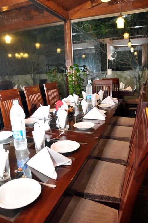 Royal Elegance Hotel ラホール エクステリア 写真