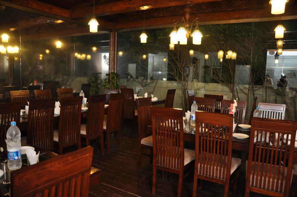 Royal Elegance Hotel ラホール エクステリア 写真
